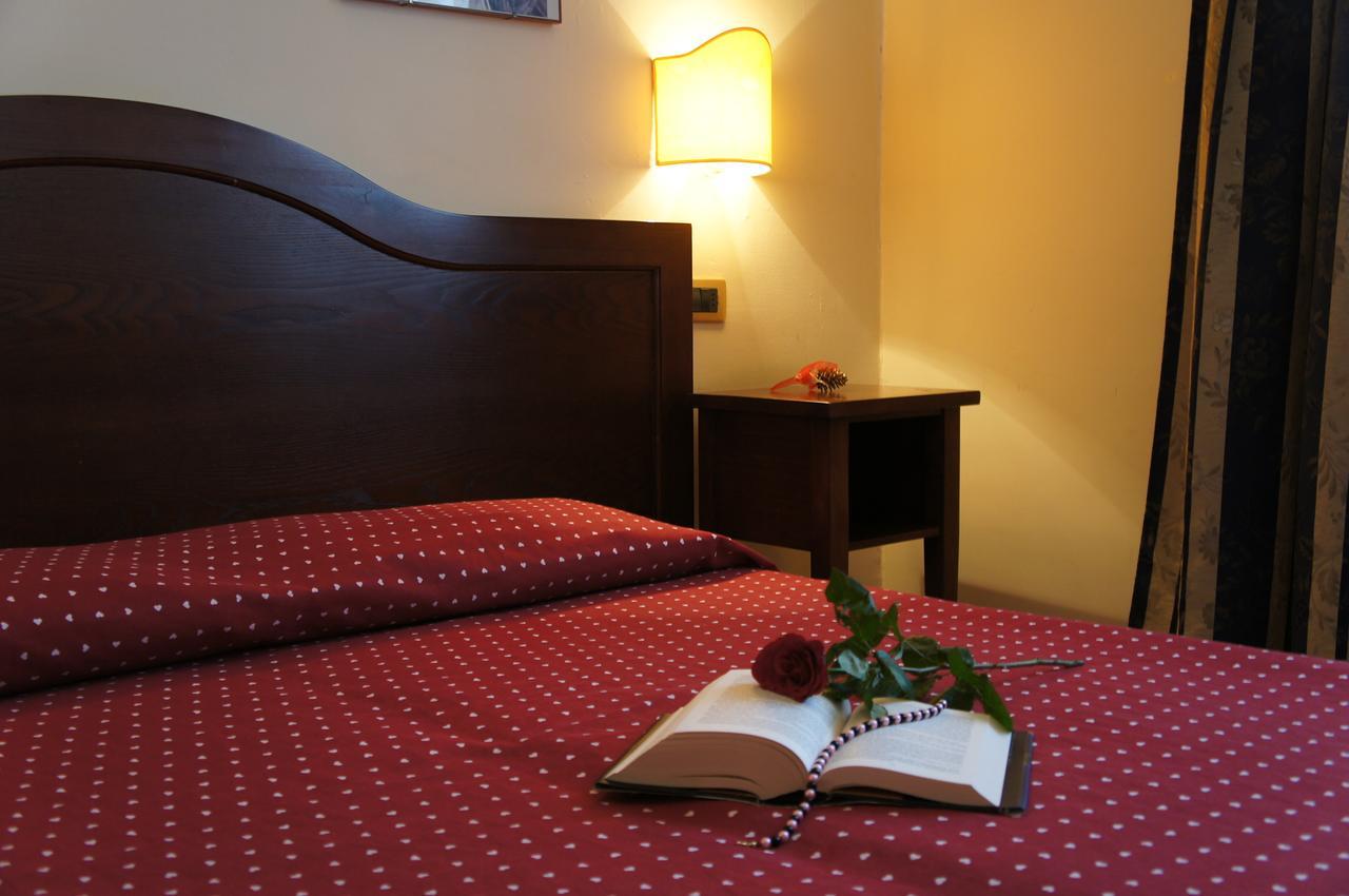 Hotel Albatros Calenzano Buitenkant foto
