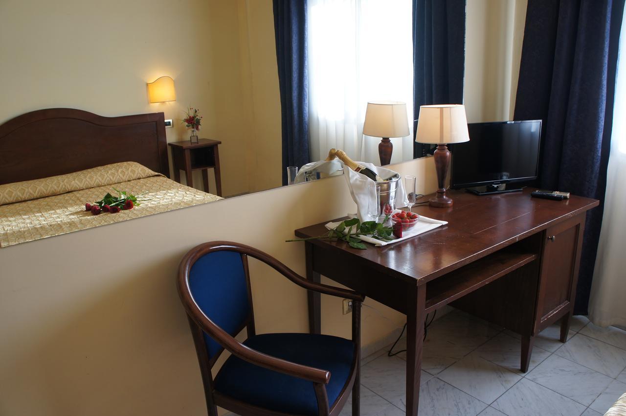 Hotel Albatros Calenzano Buitenkant foto